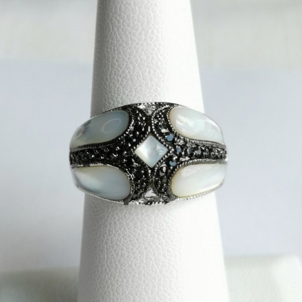 New mother of pearl black spinel 14k white gold overlay ring size 7